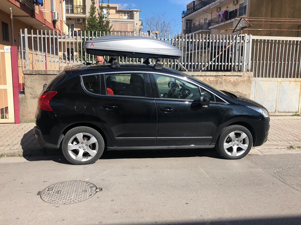 Barre portapacchi con box baule tetto portapacchi specifico per modelli  Skoda Karoq in 24 ore cassone tetto portatutto con barre portapacchi x  modelli Skoda Karoq completo di accessori tutto premontato per facile